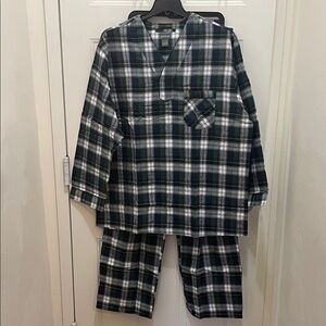 ST. JOHN’S BAY: Men’s Size XLT Plaid Pajamas - Green and White